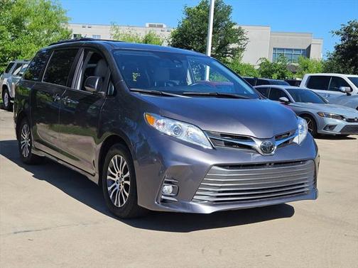 2020 Toyota Sienna XLE