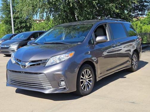 2020 Toyota Sienna XLE