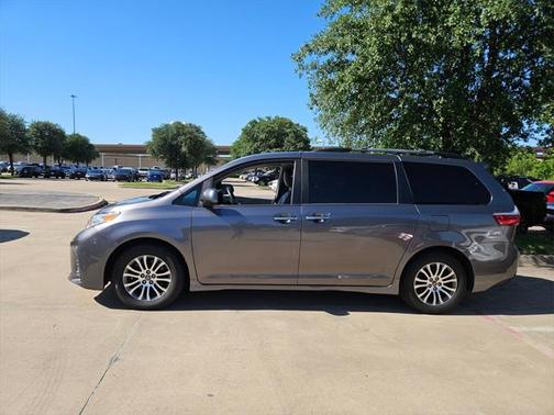 2020 Toyota Sienna XLE