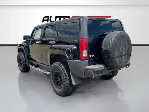 Black 2009 Hummer H3 Base