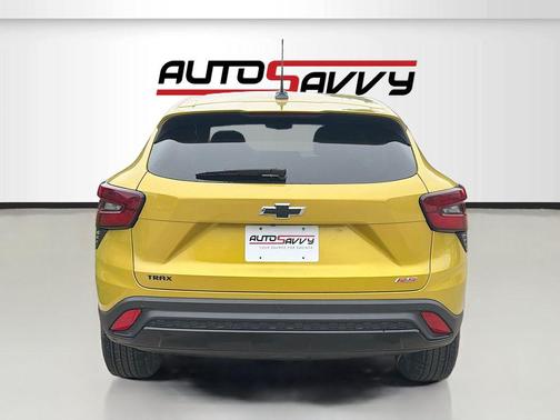 Nitro Yellow Metallic 2024 Chevrolet Trax FWD 1RS