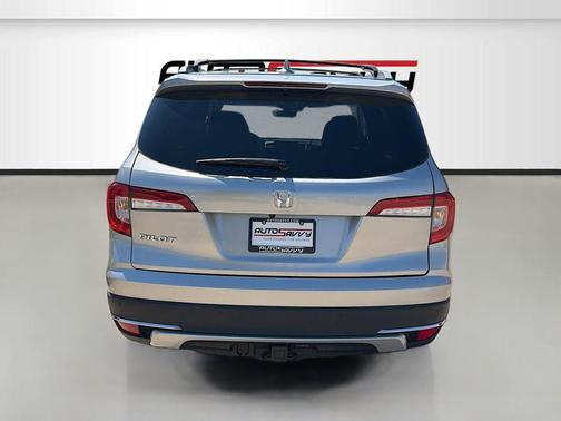 Lunar Silver Metallic 2022 Honda Pilot AWD Elite