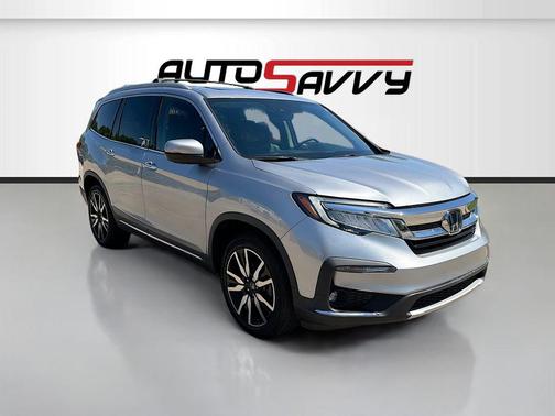 Lunar Silver Metallic 2022 Honda Pilot AWD Elite