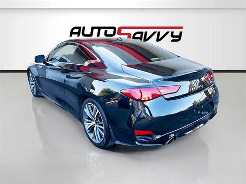 2022 INFINITI Q60 LUXE