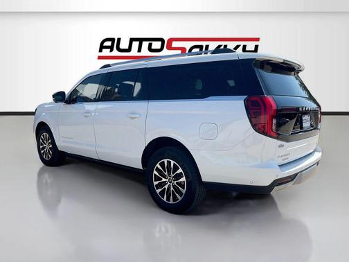 Star White Metallic Tri-Coat 2025 Ford Expedition Max Platinum