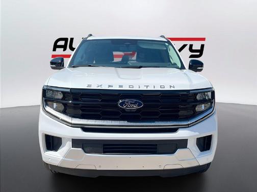Star White Metallic Tri-Coat 2025 Ford Expedition Max Platinum