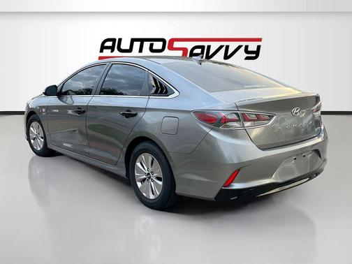 2018 Hyundai SONATA Hybrid SE