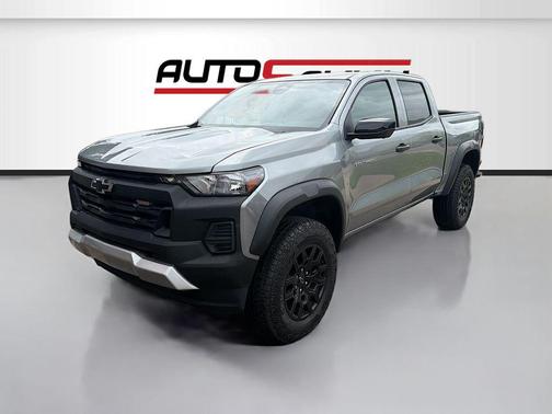 Sterling Gray Metallic 2024 Chevrolet Colorado Trail Boss