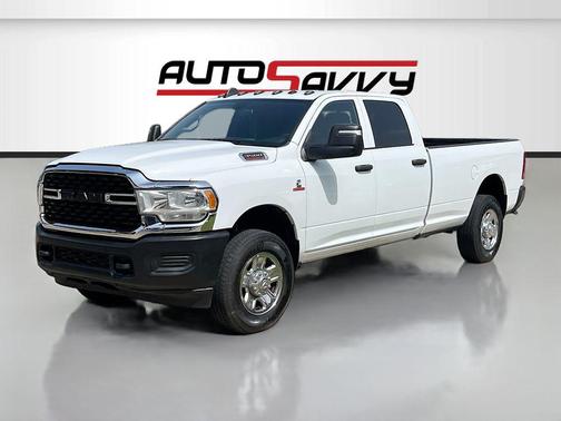 Bright White Clearcoat 2024 RAM 3500 Tradesman Crew Cab 4x4 8' Box