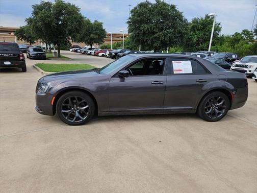 2020 Chrysler 300 Touring