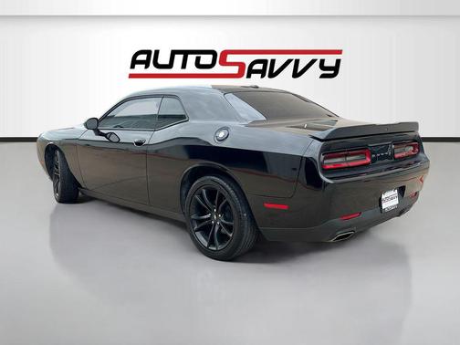 Pitch Black Clearcoat 2018 Dodge Challenger SXT