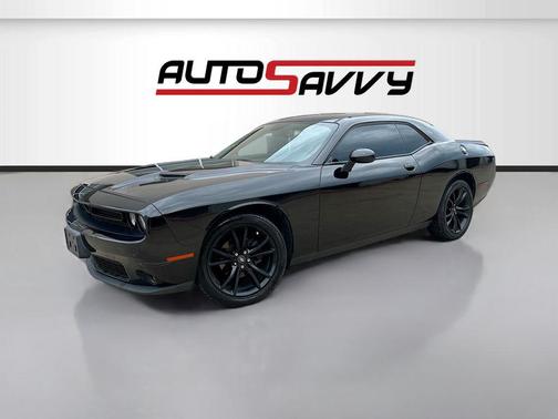 Pitch Black Clearcoat 2018 Dodge Challenger SXT