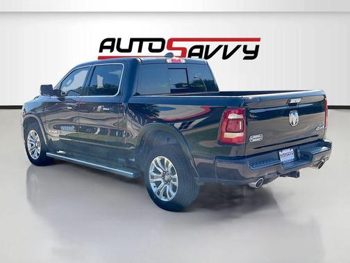 Diamond Black Crystal Pearlcoat 2022 RAM 1500 Longhorn