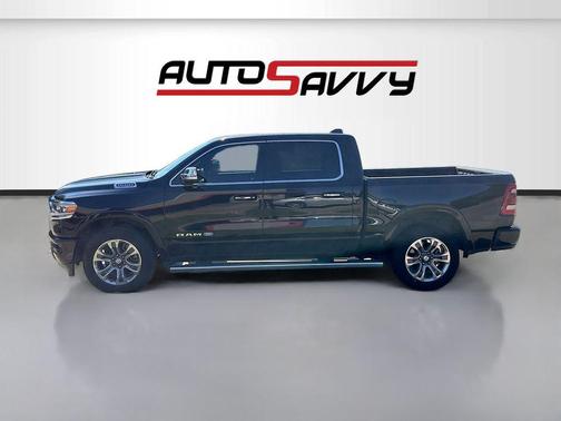 Diamond Black Crystal Pearlcoat 2022 RAM 1500 Longhorn