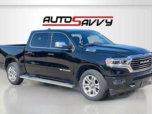 Diamond Black Crystal Pearlcoat 2022 RAM 1500 Longhorn