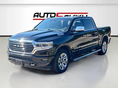 Diamond Black Crystal Pearlcoat 2022 RAM 1500 Longhorn