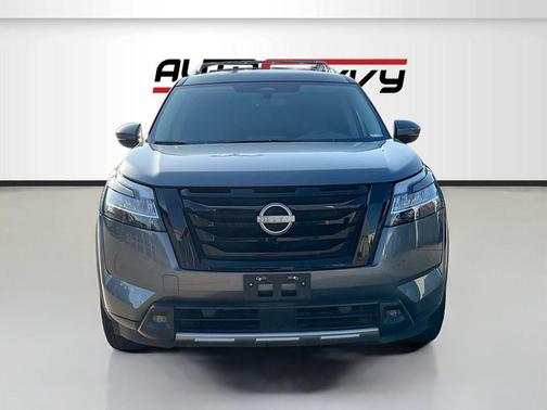 Gun Metallic 2024 Nissan Pathfinder SL FWD