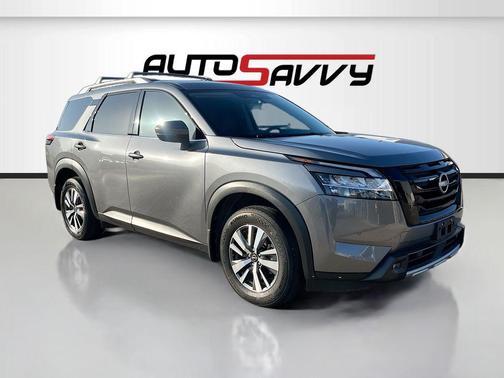Gun Metallic 2024 Nissan Pathfinder SL FWD