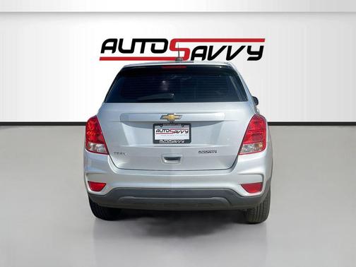 Silver Ice Metallic 2018 Chevrolet Trax LS