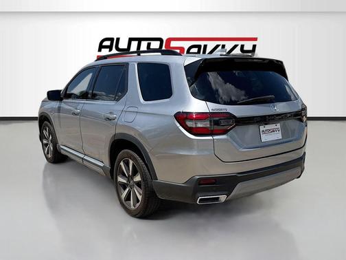 2023 Honda Pilot Touring 8-Passenger