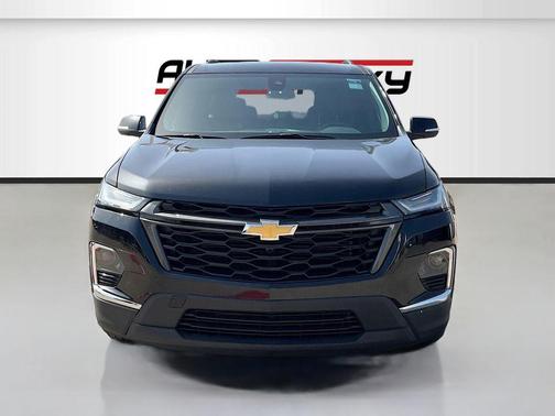 Mosaic Black Metallic 2023 Chevrolet Traverse LT Cloth