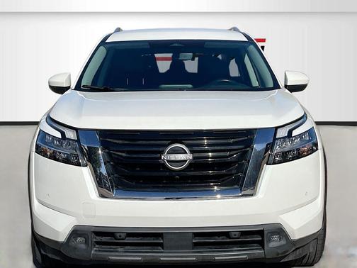 2023 Nissan Pathfinder SL FWD