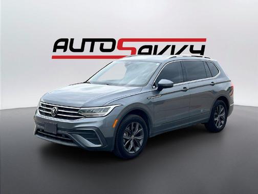 Platinum Gray Metallic 2023 Volkswagen Tiguan 2.0T SE
