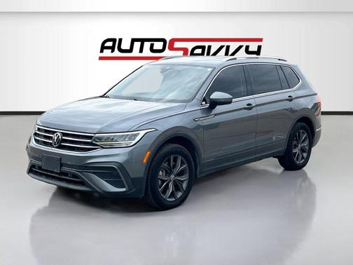 Platinum Gray Metallic 2023 Volkswagen Tiguan 2.0T SE