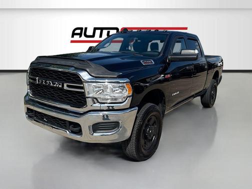 Diamond Black Crystal Pearlcoat 2021 RAM 2500 Tradesman Crew Cab 4x4 6'4' Box