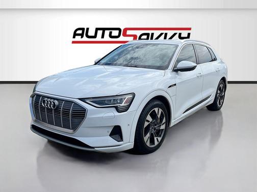Glacier White Metallic 2021 Audi e-tron Premium Plus