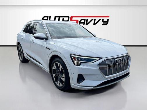 Glacier White Metallic 2021 Audi e-tron Premium Plus