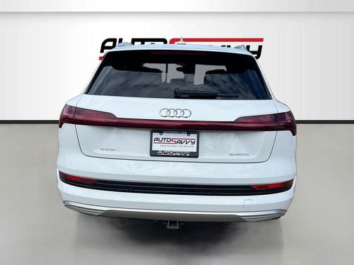 Glacier White Metallic 2021 Audi e-tron Premium Plus