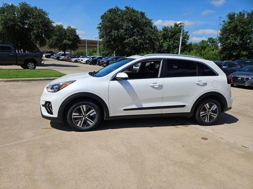 2022 Kia Niro LXS