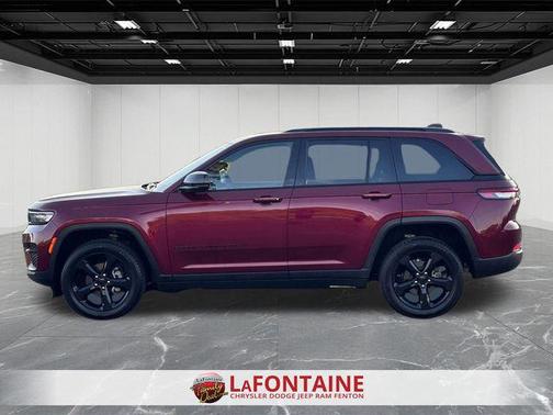 Velvet Red Pearlcoat 2023 Jeep Grand Cherokee Altitude