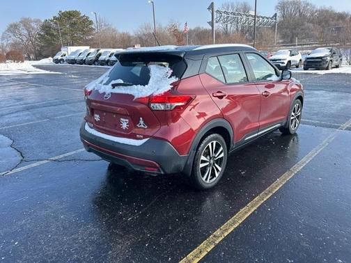2020 Nissan Kicks SR