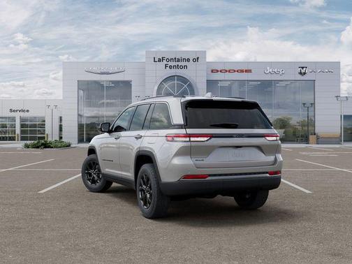 Silver Zynith 2026 Jeep Grand Cherokee Altitude