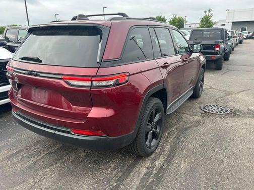 Velvet Red Pearlcoat 2023 Jeep Grand Cherokee Altitude