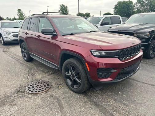 Velvet Red Pearlcoat 2023 Jeep Grand Cherokee Altitude