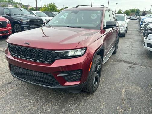 Velvet Red Pearlcoat 2023 Jeep Grand Cherokee Altitude