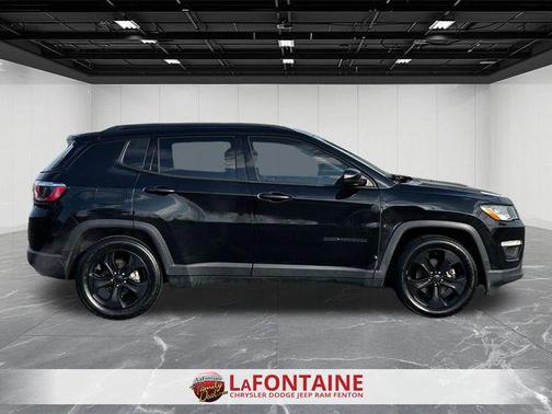 Diamond Black Crystal Pearlcoat 2019 Jeep Compass Latitude