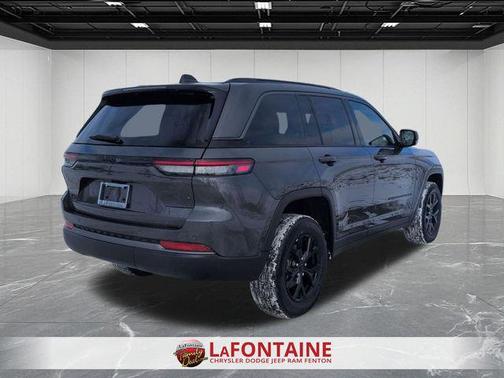 Baltic Gray Metallic Clearcoat 2026 Jeep Grand Cherokee Altitude