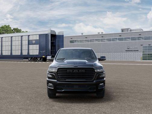 Diamond Black Crystal Pearlcoat 2026 RAM 1500 Laramie