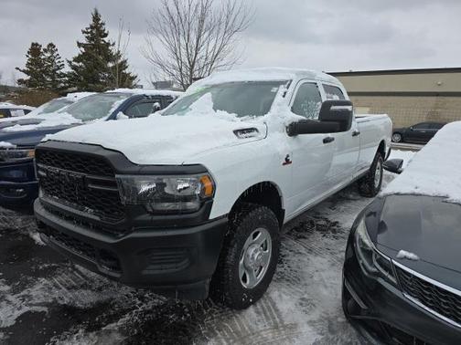2024 RAM 3500 Tradesman Crew Cab 4x4 8' Box