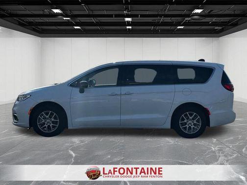 Bright White Clearcoat 2024 Chrysler Pacifica Touring L