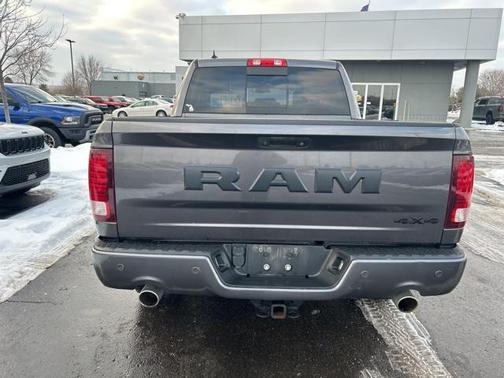 2017 RAM 1500 Night Crew Cab 4x4 5'7' Box