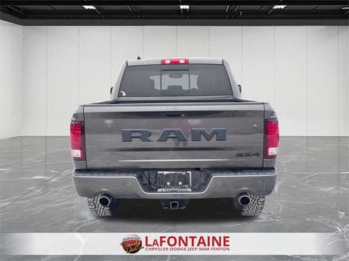 2017 RAM 1500 Night Crew Cab 4x4 5'7' Box