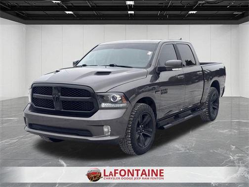 2017 RAM 1500 Night Crew Cab 4x4 5'7' Box