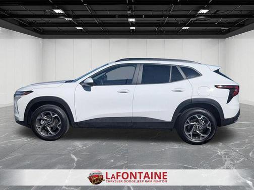 Summit White 2025 Chevrolet Trax LT