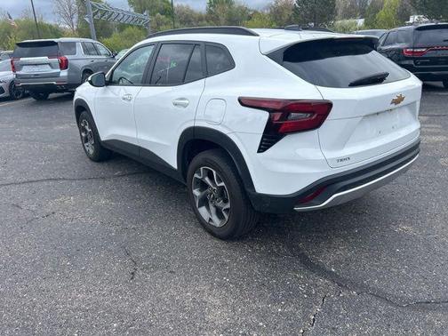 Summit White 2025 Chevrolet Trax LT
