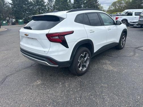 Summit White 2025 Chevrolet Trax LT